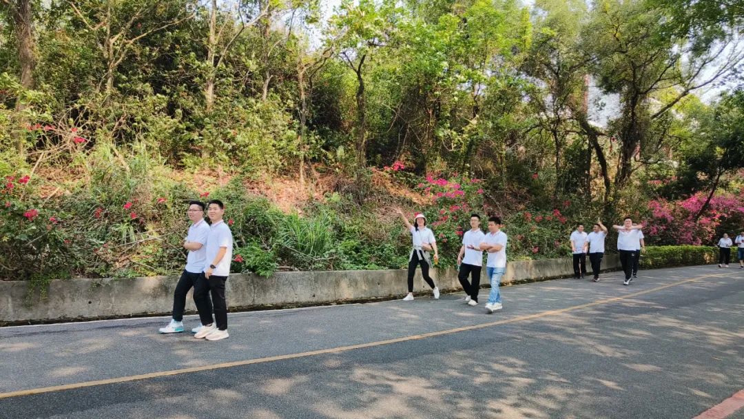 覽紅花湖美景，鑄藍柯路精神