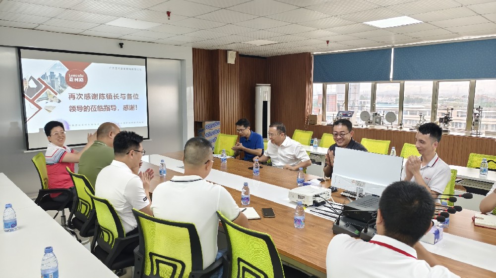 心系企業(yè)，情暖藍(lán)柯路——陳鎮(zhèn)長(zhǎng)及鎮(zhèn)領(lǐng)導(dǎo)團(tuán)隊(duì)親臨指導(dǎo)，共繪發(fā)展藍(lán)圖
